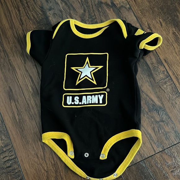 Set of 2 US Army onesies - Picture 2 of 7